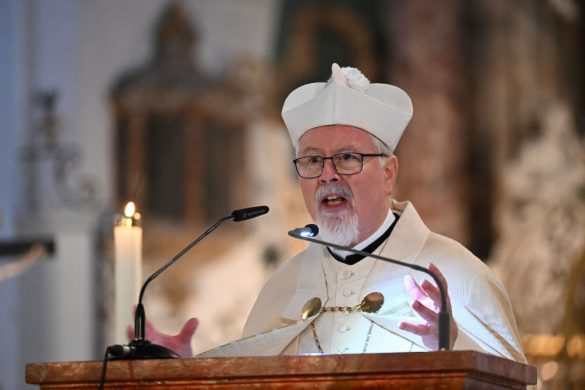 Abt German Erd hielt am Donnerstagabend die Festpredigt. Bild: Stadt Weingarten