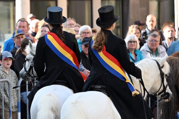 Erstmals durften Frauen die Prozession mitreiten. Bild: Stadt Weingarten